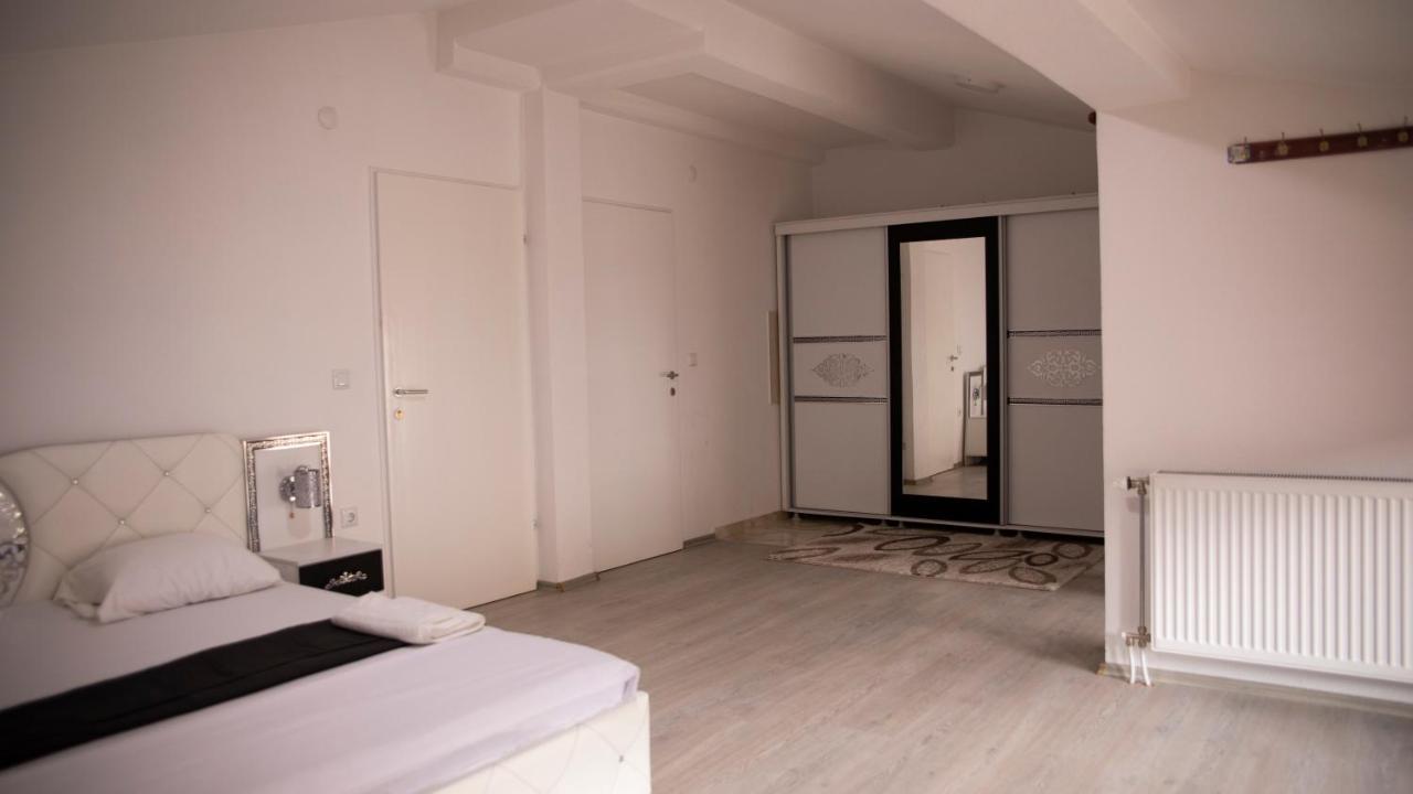 Rio Hotel Prizren Esterno foto