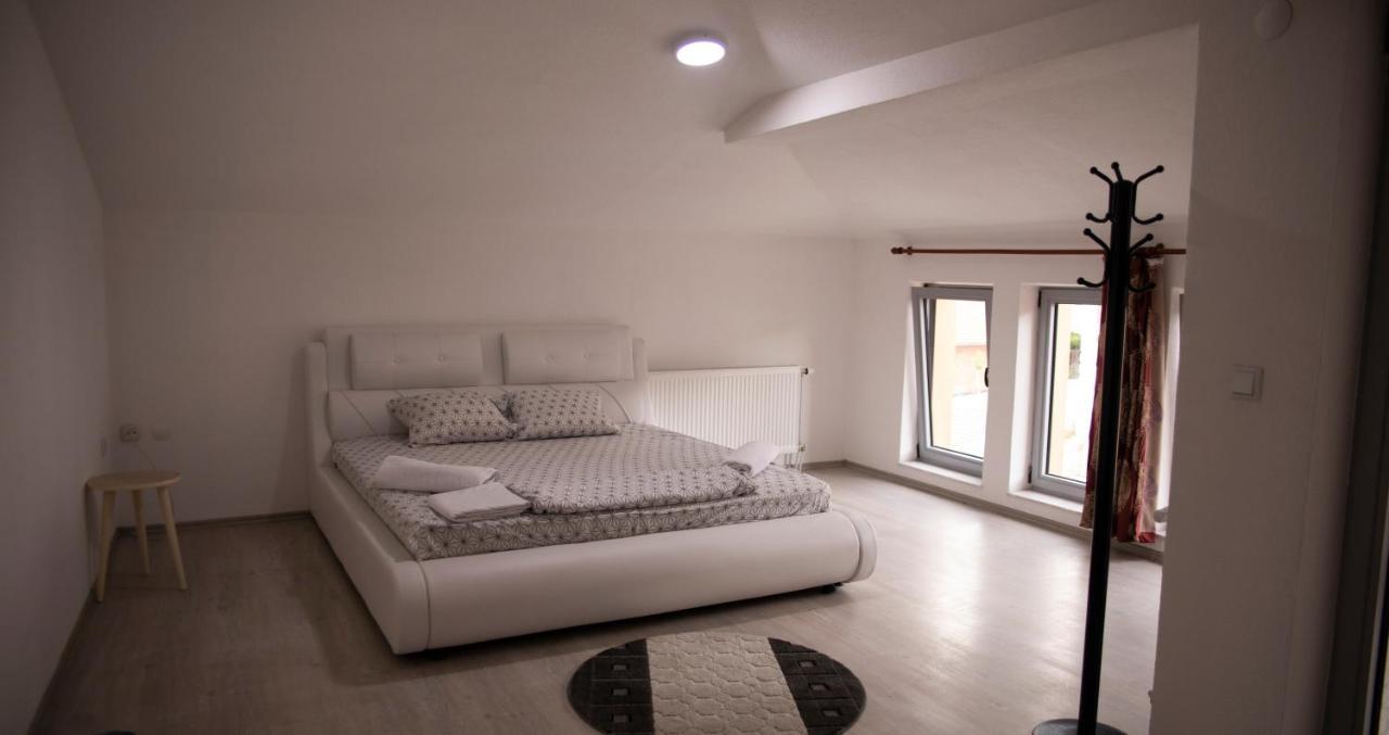 Rio Hotel Prizren Esterno foto