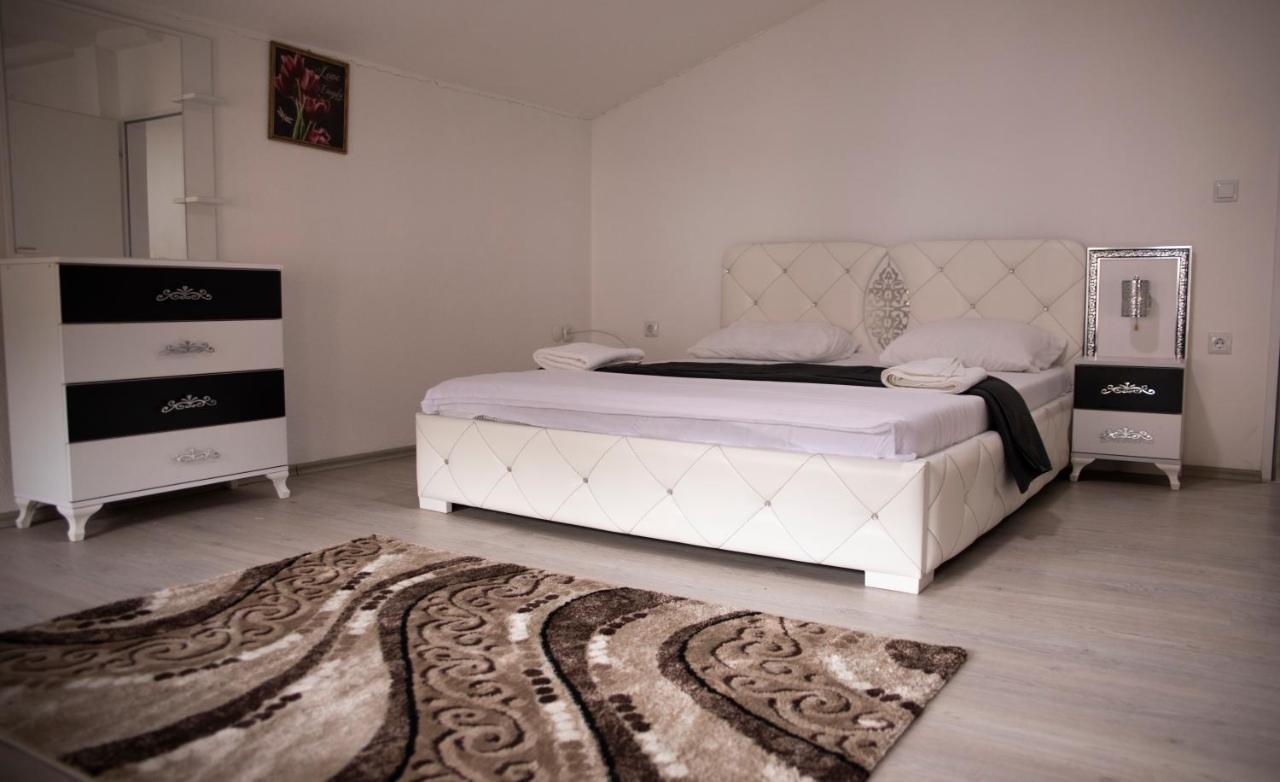 Rio Hotel Prizren Esterno foto
