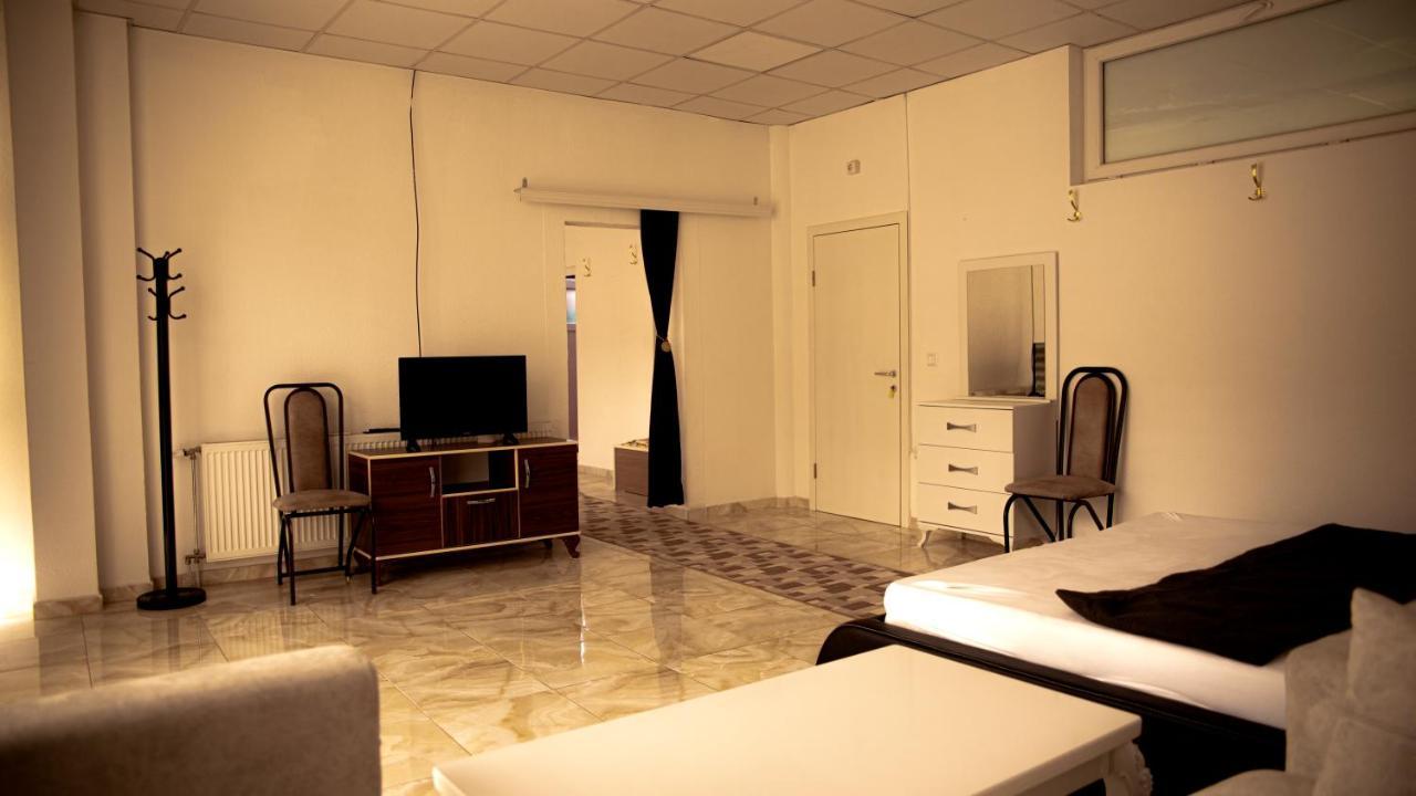 Rio Hotel Prizren Esterno foto